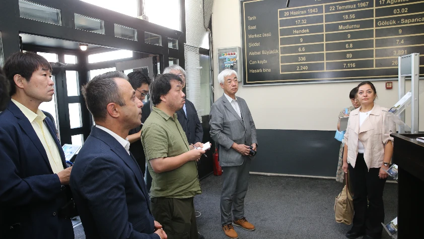 Japon akademisyenlerden Sakarya Deprem Müzesi’ne anlamlı ziyaret