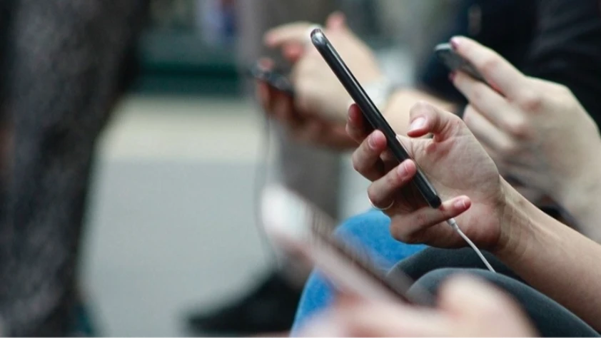 Japonya'da akıllı telefon kullanımını 2 saatle sınırlanıyor