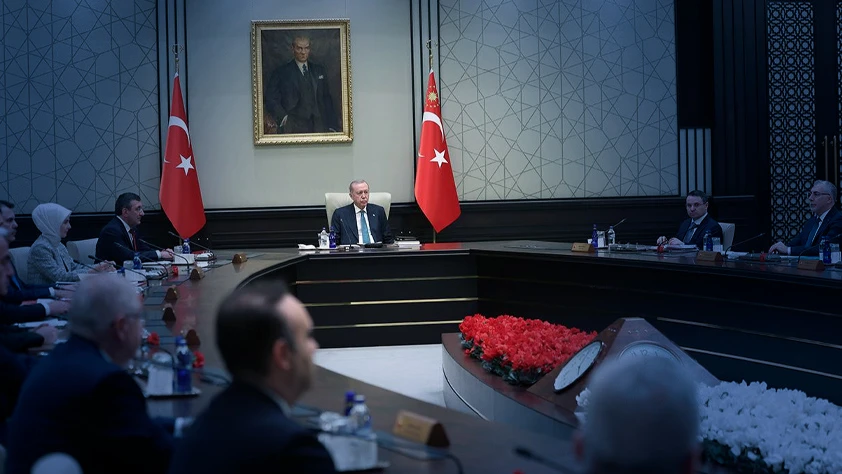 Kabine toplanıyor: Orta Doğu'daki gelişmeler, ekonomi ve güvenlik konuları masada