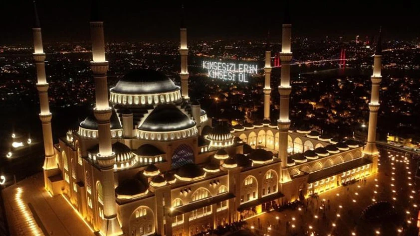 Kadir Gecesi pazartesi günü dualarla idrak edilecek