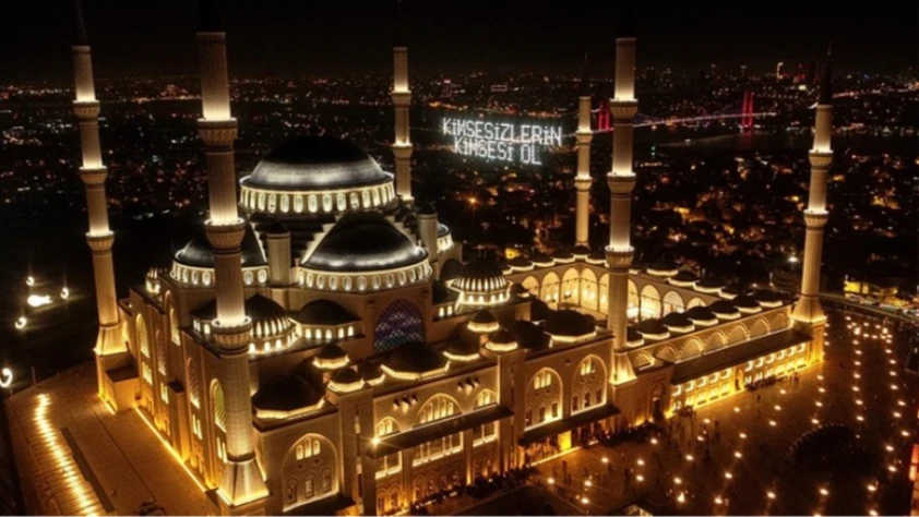 Kadir gecesi yarın idrak edilecek: Bin aydan daha hayırlı gece