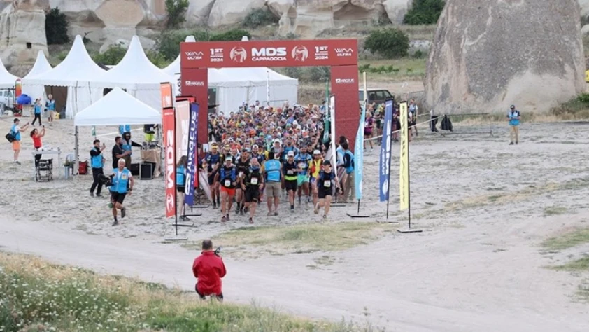 Kapadokya Çöl Maratonu başladı! 25 ülkeden 350 sporcu