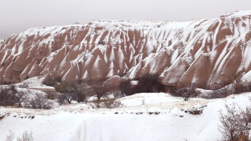 Kapadokya'da mevsimin ilk karı yağdı