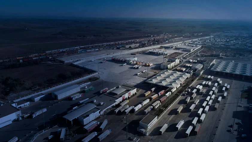 Kapıkule'de tarihi rekor: Bir günde 3 bin 442 ticari araç geçiş yaptı