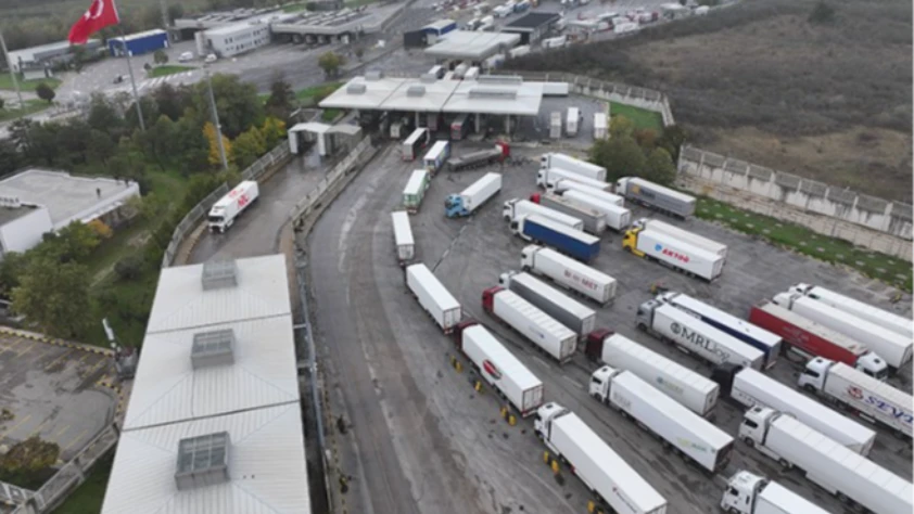 Kapıkule’de tır geçişinde rekor hız! Bekleme süresi 74 saatten 14 saate indi