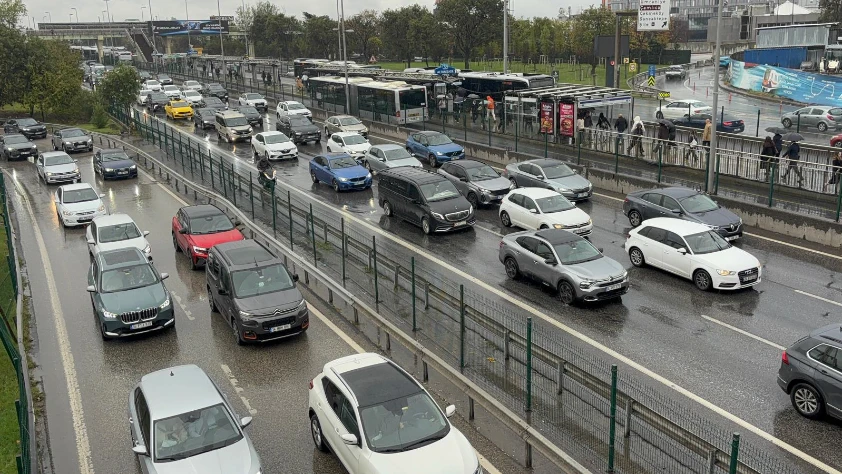 Karayolları Genel Müdürlüğü trafiğe çıkacakları uyardı! 7 güzergahta çalışma var