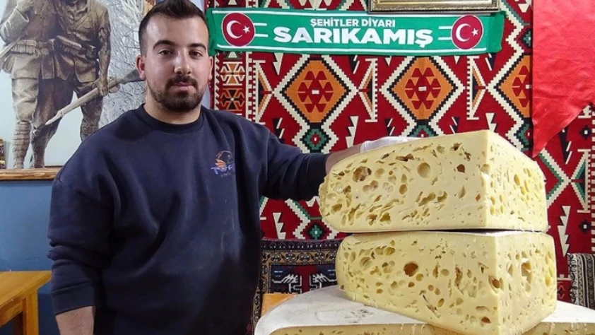 Kars'ın tescilli gravyer peyniri tezgahlarda yerini aldı