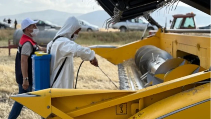 Kars’ta biçerdöverler dezenfekte edilip hasada başlıyor