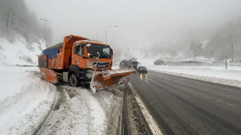 Kars'ta kar nedeniyle kapanan 8 köy yolu ulaşıma açıldı