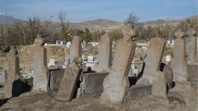 Kayseri'de Türk boyları ve Osmanlı dönemi bezemeli mezar taşları belgelendi