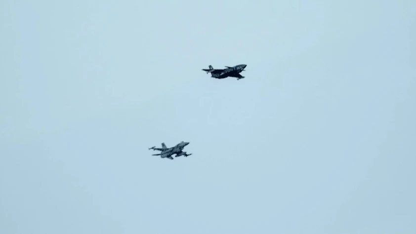 KIZILELMA’dan tarihi başarı: 30 milden F-16'ya kilit