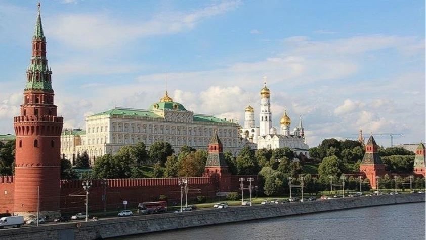 Kremlin’den petrol mesajı: Rusya arzı koruyor, yeni adım yok