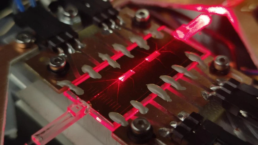 Kuantum şifrelemede cam tabanlı alıcı devrimi