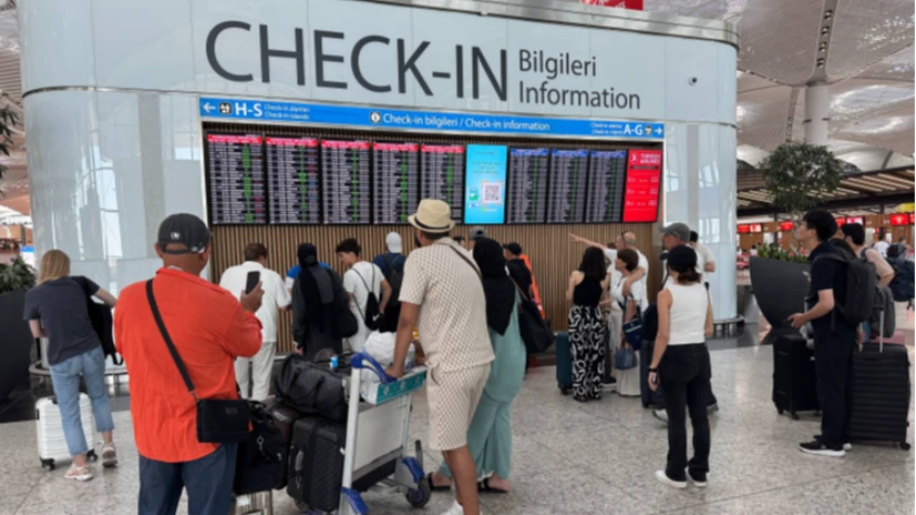 Kurban Bayramı tatili için havalimanlarına akın: Girişlerde uzun kuyruklar oluştu