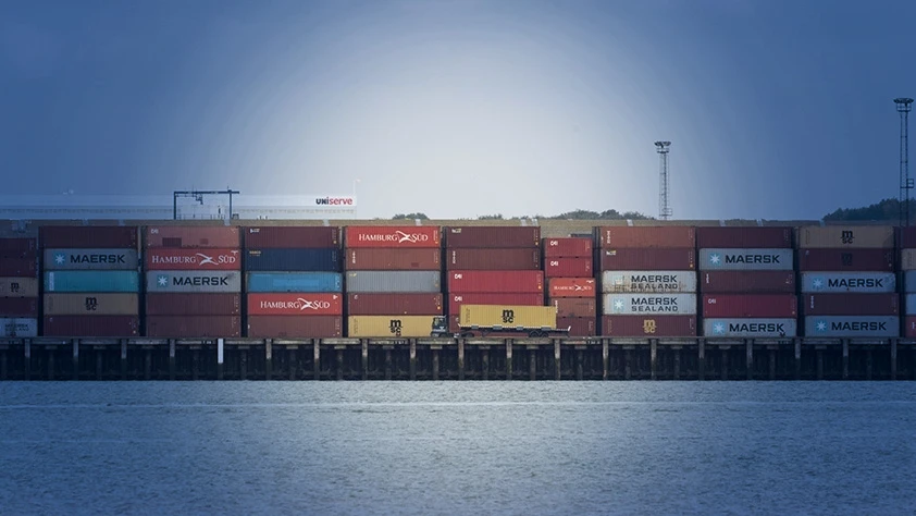 Küresel lojistikte güvenlik engeli: Maersk, Körfez ülkelerine kargo kargo kabulünü durdurdu