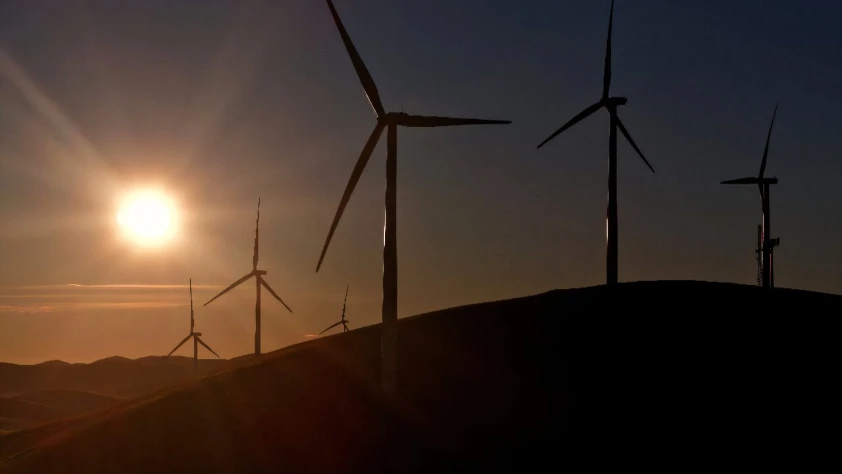 Küresel yeşil enerji yatırımlarında ivme kaybı: 2030 hedefleri riskte