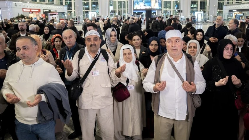 Kutsal yolculuk başladı: İlk hac kafilesi İstanbul'dan dualarla uğurlandı