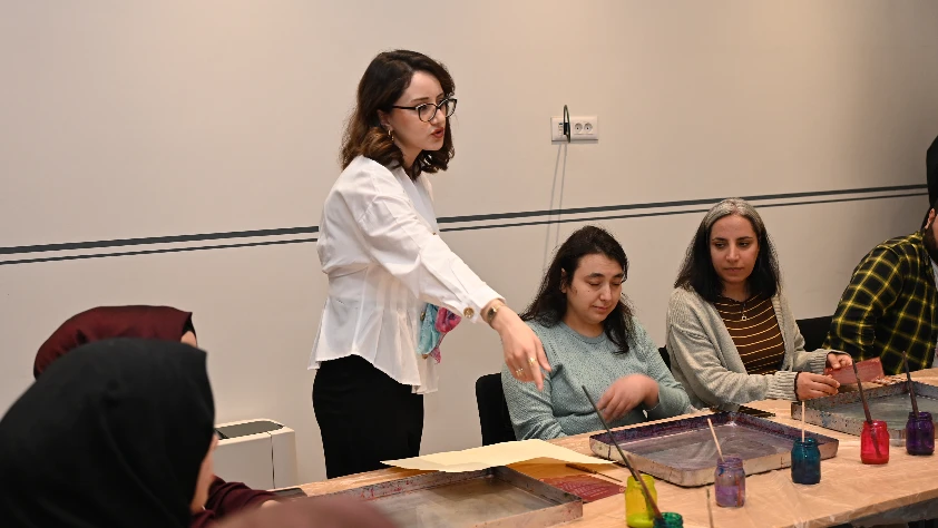 Kütüphane Haftası’nda ebru sanatıyla buluştular