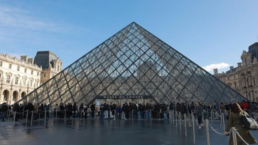 Louvre Müzesi'nde 7 dakikalık soygun: Tarihi mücevherler çalındı