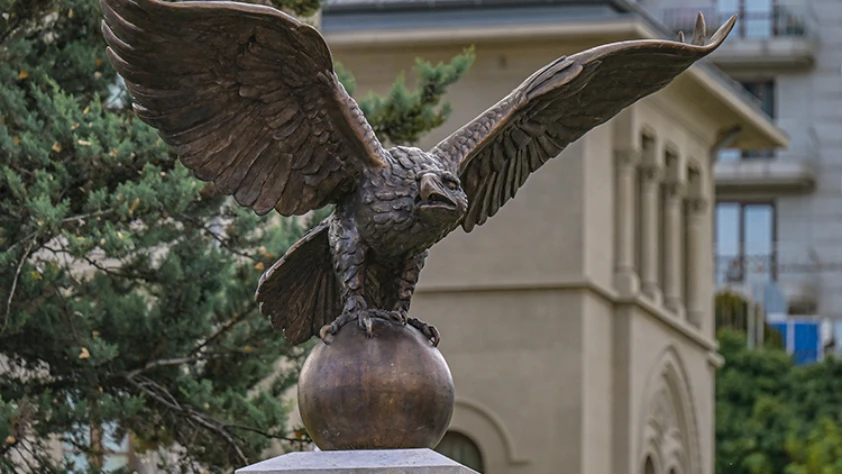 Macaristan Büyükelçiliği ev sahipliğinde Tuğrul Kuşu heykeli Ankara’da açıldı
