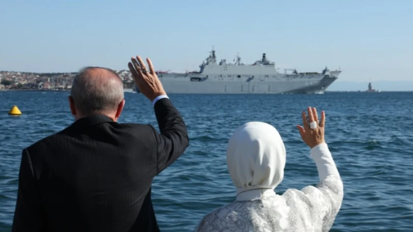 Mavi Vatan'da Türk donanmasından gövde gösterisi! Cumhurbaşkanı Erdoğan, gemileri selamladı