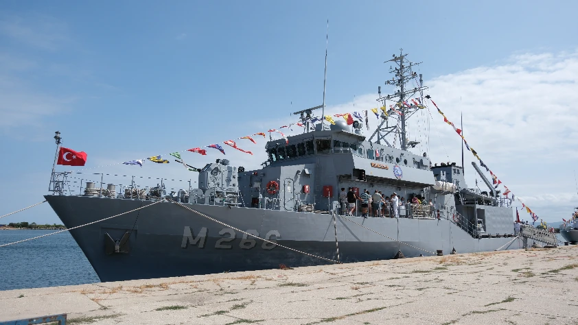 Mayın tarama gemisi TCG Amasra ziyarete açıldı
