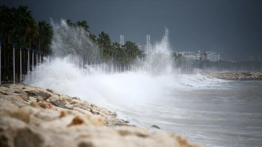 Meteoroloji'den İstanbul dahil 13 şehir için 'sarı' kodlu fırtına uyarısı