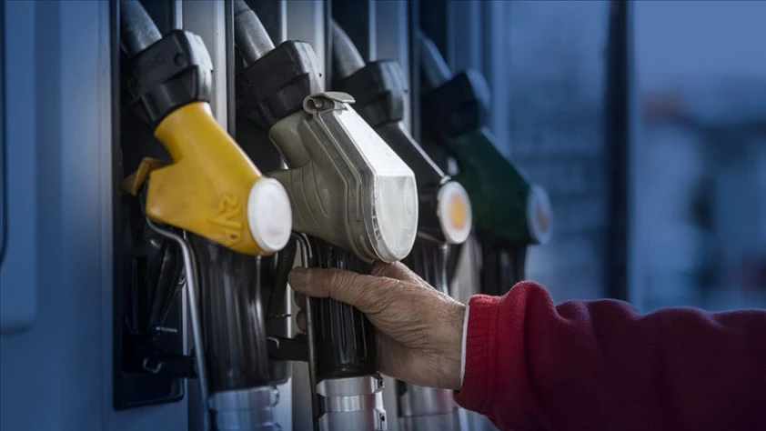Motorin fiyatlarına indirim geldi: Benzine indirim gelecek mi?