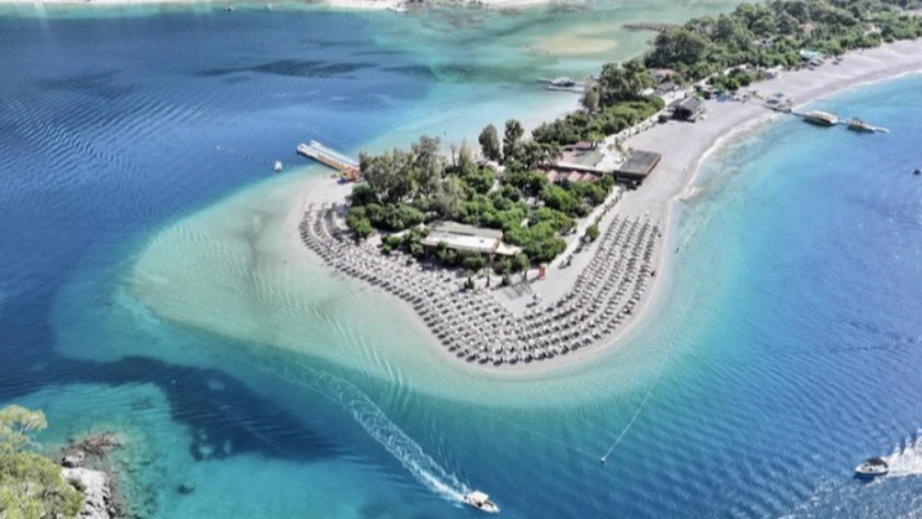 Muğla'da 110 mavi bayraklı plaj turistlerin gözdesi oldu