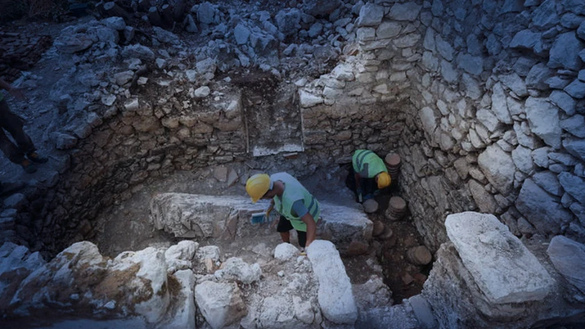 Olympos Antik Kenti'nde bir hamam keşfedildi