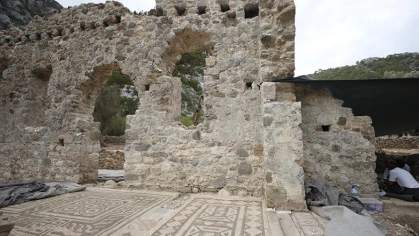 Olympos Antik Kenti'nde yaklaşık 200 metrekarelik hamam yapısı bulundu