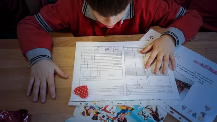 Ortaokul ve liselerde yeni dönem: Öğrencilere karnenin yanında gelişim raporu verilecek
