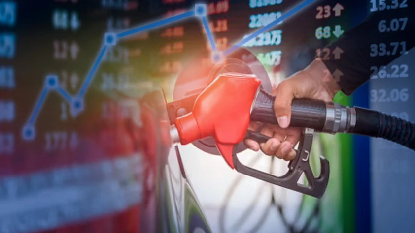 Petrol fiyatları 100 dolar altına düşmüyor: Savaşın üçüncü haftasında yükseliş sürüyor