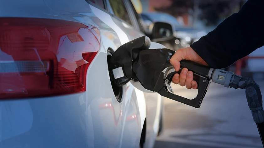 Petrol fiyatları düşüşte! Benzin fiyatları, motorin fiyatlarına indirim gelecek mi?