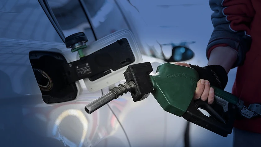 Petrol fiyatlarında 2 ay sonra bir ilk: Benzin fiyatları, motorin fiyatlarına indirim gelir mi?