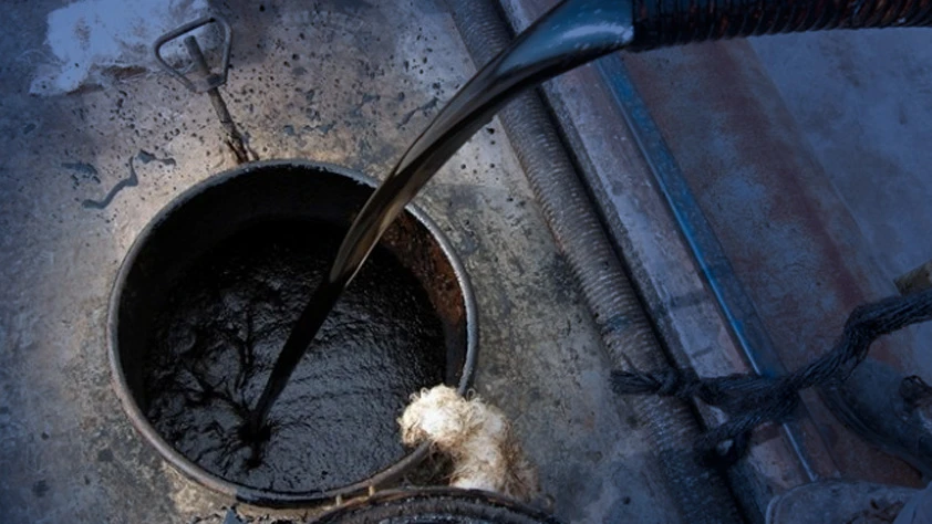 Petrol sert yükseldi: İran'daki tesise saldırı ve misilleme açıklamaları fiyatı ateşledi