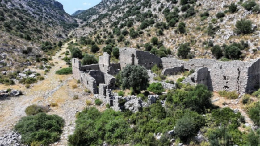 Pisidya'yı Pamfilya'ya bağlayan antik döşeme yol tarihe yolculuğa çıkarıyor