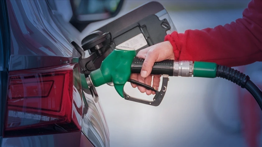 Polonya'da akaryakıt adımı: Vergi oranları yüzde 23'ten 8'e düşürüldü