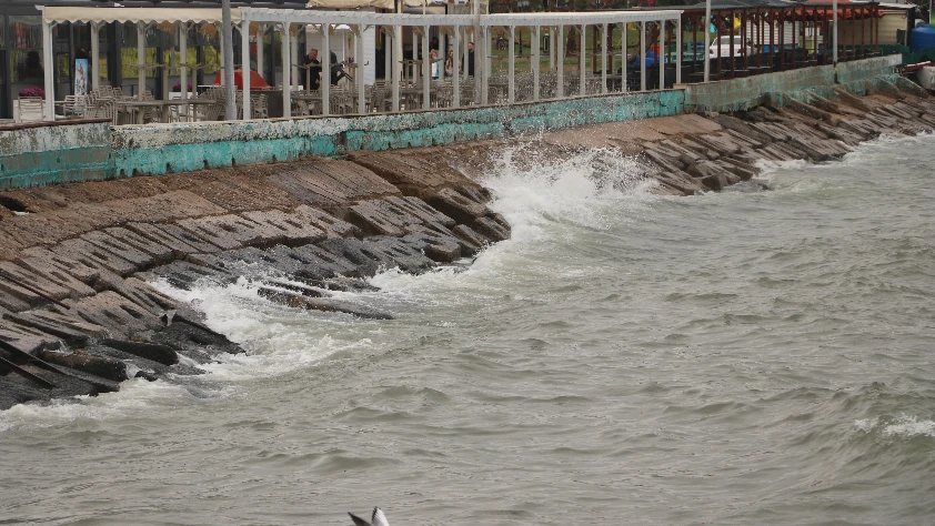 Poyraz Tekirdağ’da deniz ulaşımını zorluyor