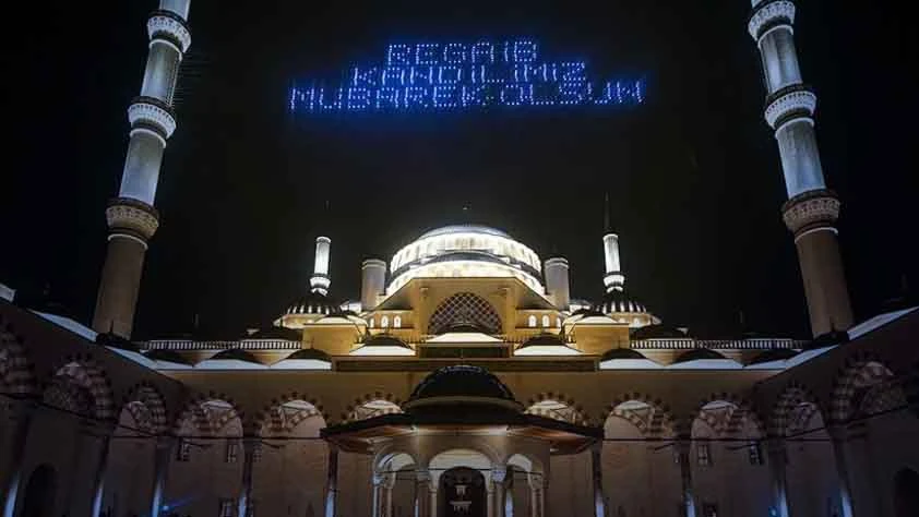 Resimli Regaip Kandili mesajları 2025: Kısa, uzun, anlamlı ve dualı kandil sözleri