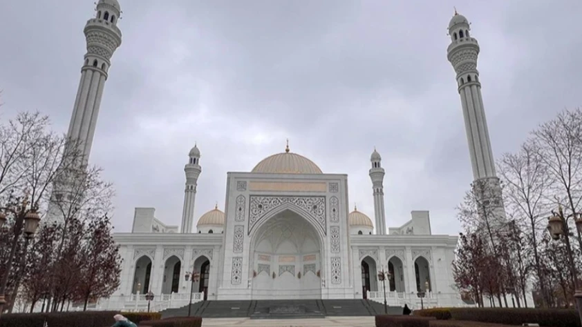 Rusya’da mimarisiyle öne çıkan Müslümanların Gururu Camisi ziyaretçilerin ilgi odağı