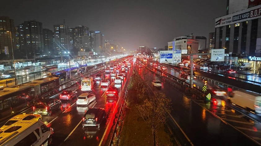 Sağanak etkisini sürdürüyor! İstanbul'da yarın hava durumu nasıl? Sağanak etkisini sürdürüyor! İstanbul'da yarın hava durumu nasıl?