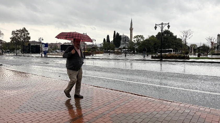 Sağanak ve şiddetli rüzgar Hatay'da etkili oldu Sağanak ve şiddetli rüzgar Hatay'da etkili oldu