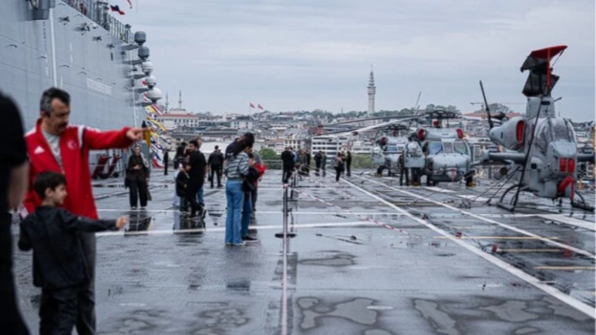 SAHA 2026 kapsamında ziyarete açılan TCG Anadolu'ya vatandaşlardan yoğun ilgi