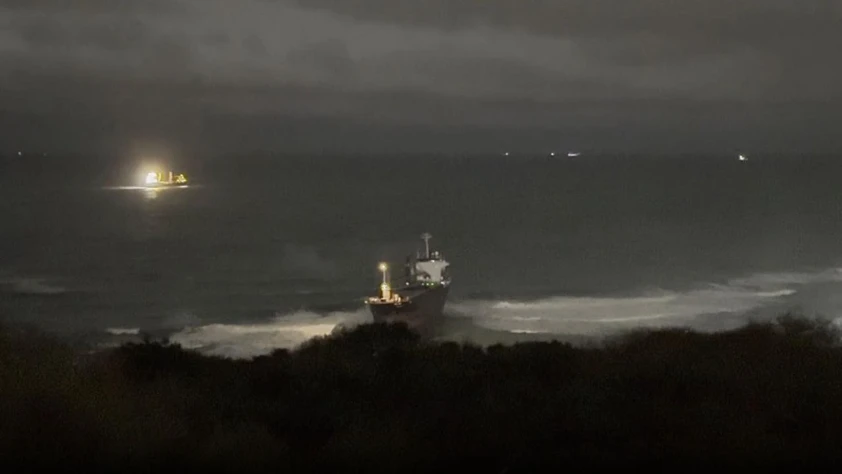 Sarıyer açıklarında kargo gemisi karaya oturdu: Kıyı Emniyeti ekipleri bölgeye sevk edildi