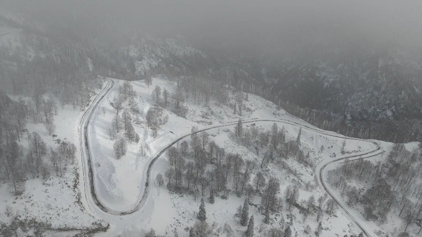 Soğuk hava etkili oluyor! Türkiye’nin biyosfer rezervi alanı Camili Havzası karla kaplandı