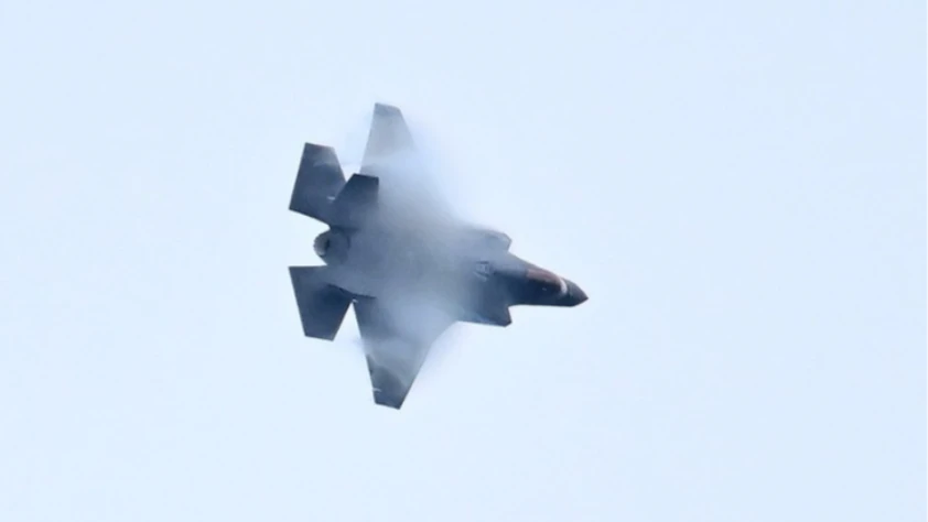 SON DAKİKA: ABD'de donanmaya ait F-35 savaş uçağı düştü: Pilot sağ kurtuldu