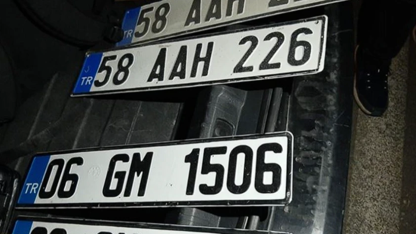 SON DAKİKA: APP plaka cezası kalktı mı? Tarih 1 Ocak 2027'ye uzatılıyor