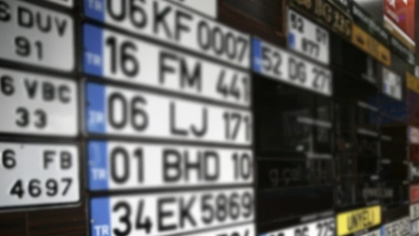 SON DAKİKA: Araç plakalarında yeni düzenleme: Standart dışı plakalar ücretsiz değişecek