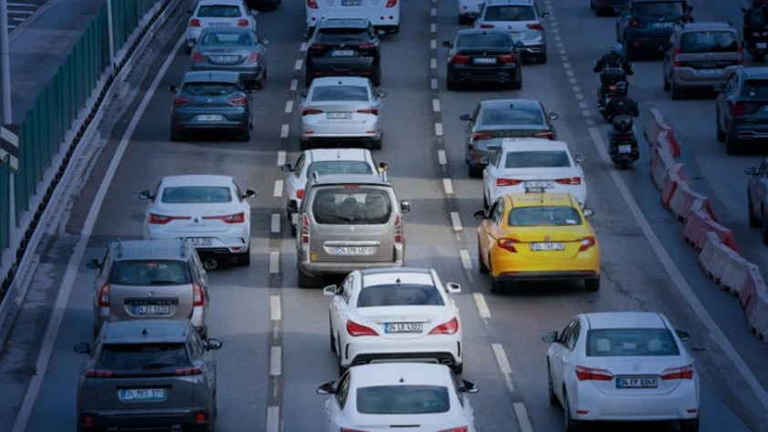 SON DAKİKA: Araçlardaki APP plakalar için yeni karar: 1 Nisan'a kadar ceza yok